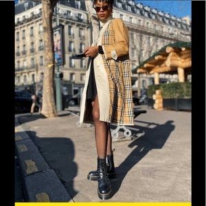 New Dr Martens Jadon Smooth Leather Platform Boots size 9 with 1 scratch